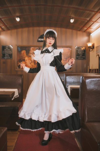 焖焖碳cosplay图片：燃情电眼蓄势待发