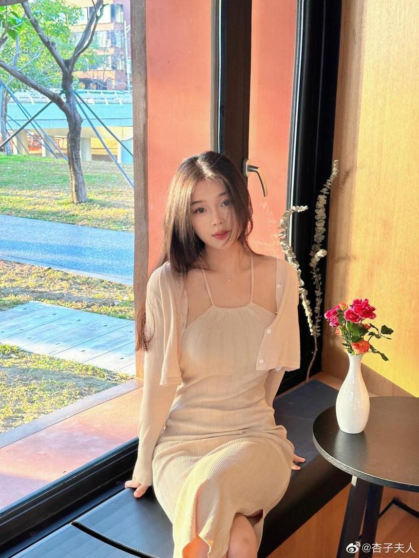 全部都是好看的：耶米西奶露语音的美图分享