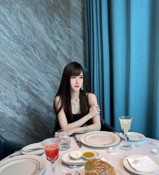 一探腐团儿ikaros微博超美图片